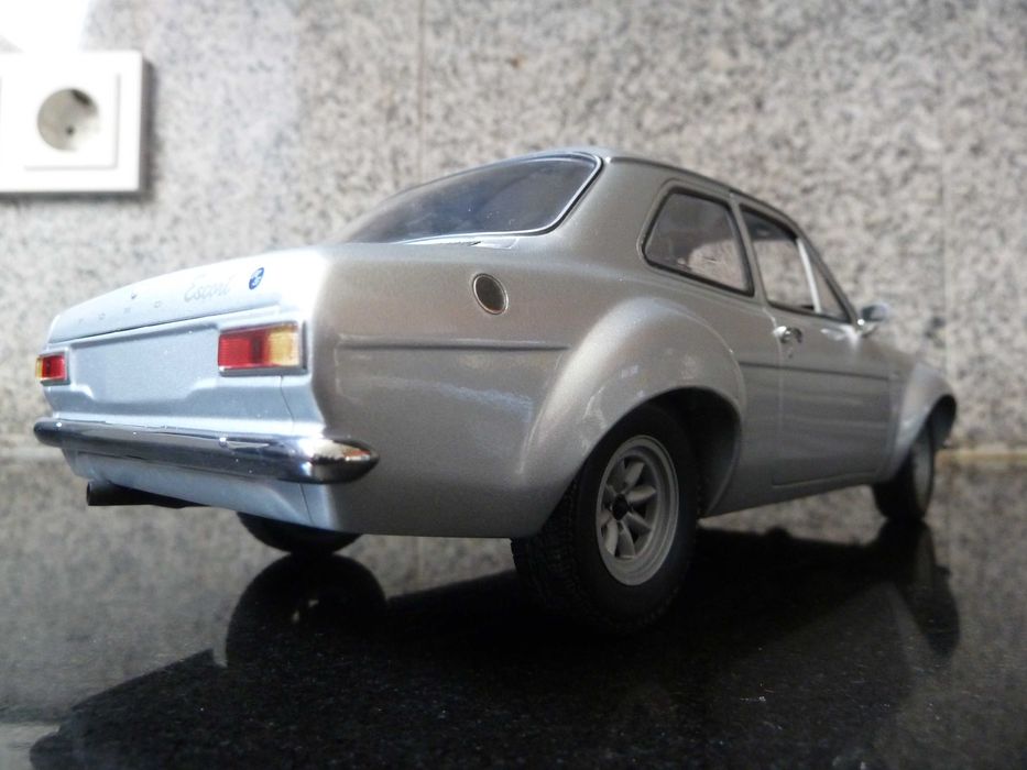 1:18 Minichamps, Ford Escort RS 1600 "AVO", 1970, AutoArt