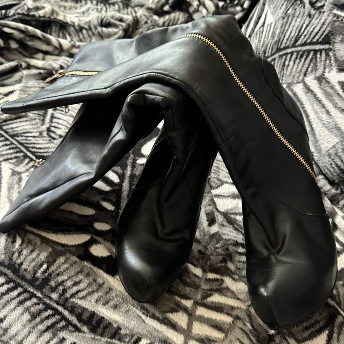 Kozaki na wysokim obcasie i platformie love moschino rozmiar 38 czarne