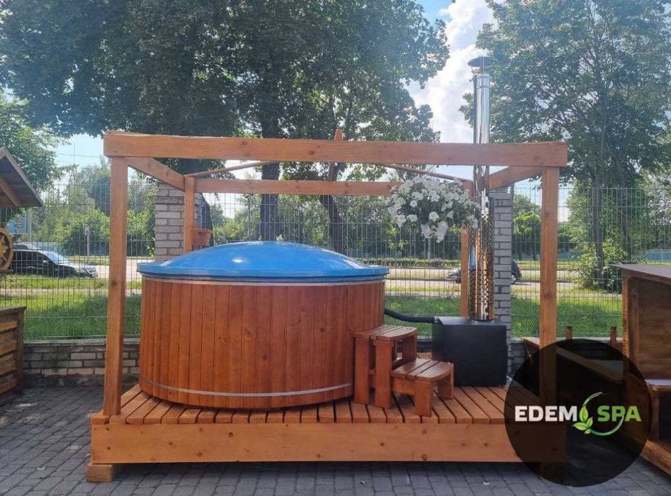 Сучасній карпатський чан на дровах для бізнесу і дому. Офуро.