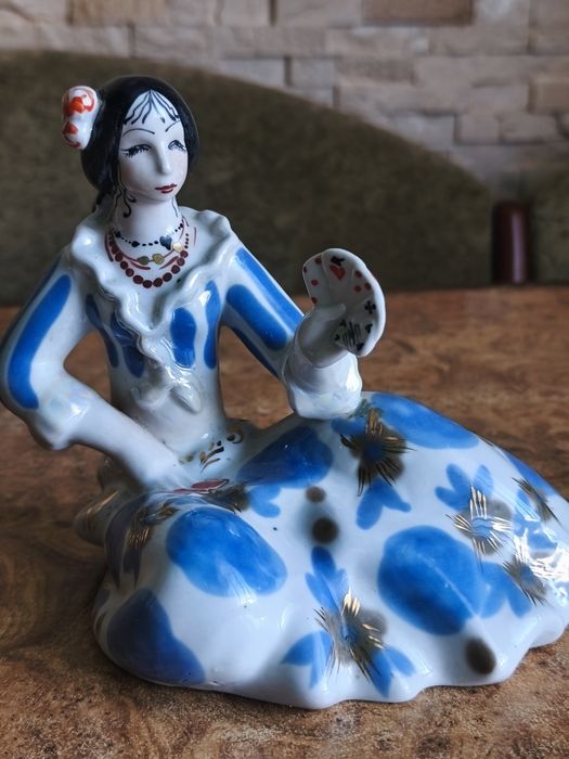 Порцелянова статуетка,, Циганка з картами "