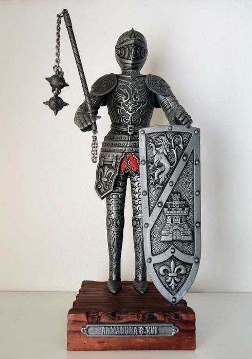 Armadura século XVI estatueta em metal ornamento