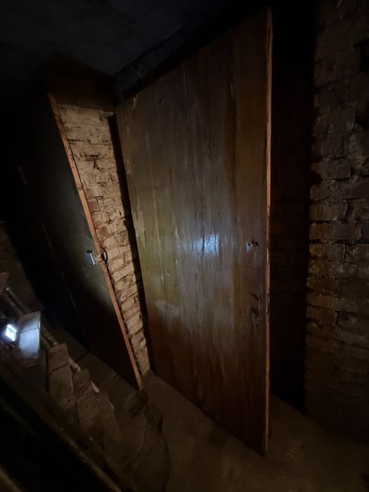 Двери входные деревянные шпонированные для подсобных помещений