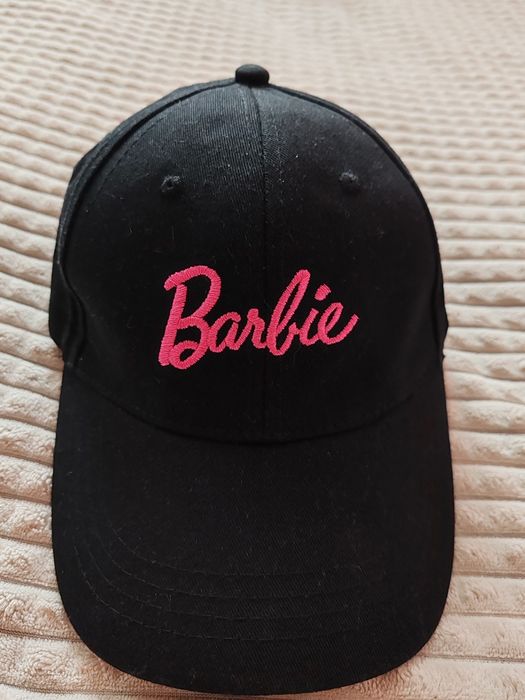 Czapka firmy Barbie