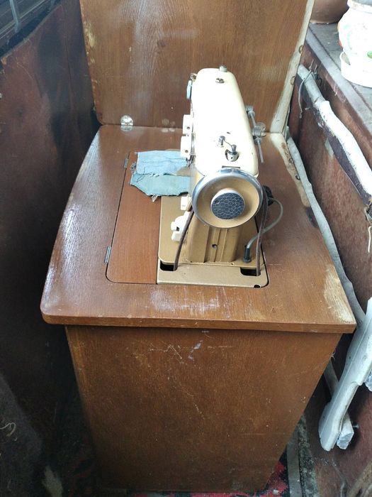 Німецька швейна електромашинка Kohler