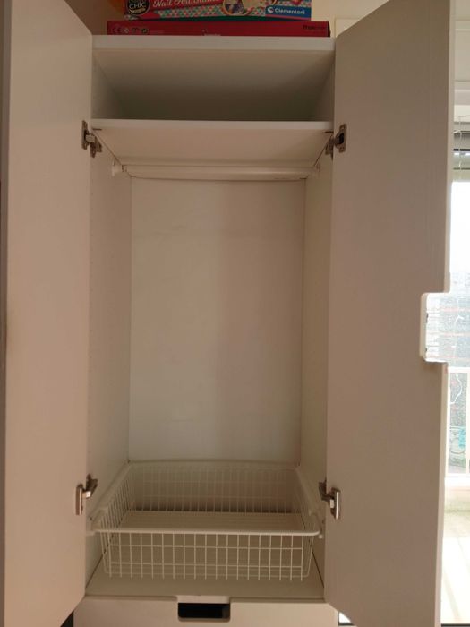 Roupeiro em óptimo estado!!!