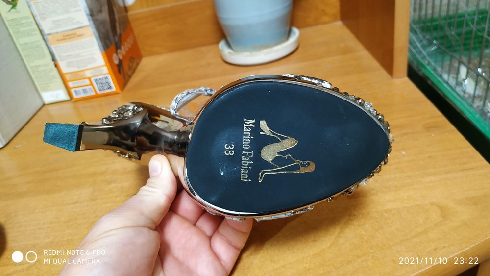 Продам босоножки