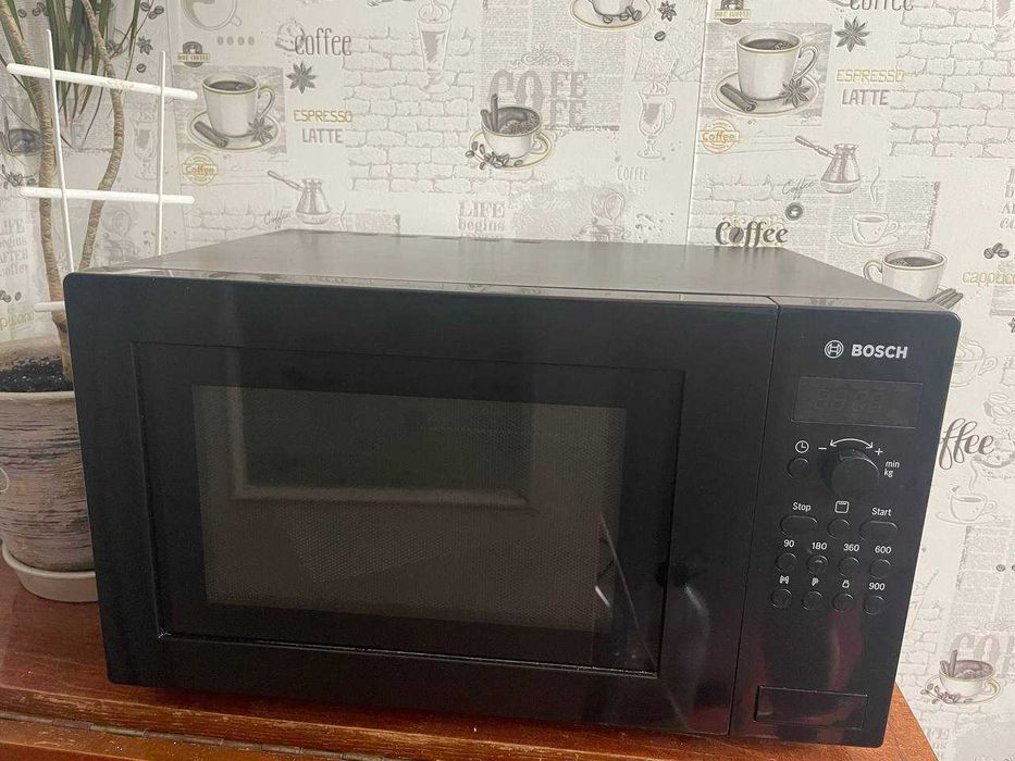 Продам мікрохвильову піч BOSCH HMT84G461