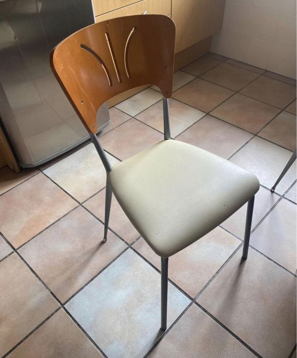 Mesa extensível tampo em vidro em cerejeira