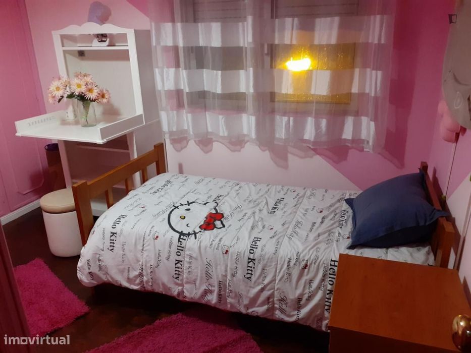 Quarto - localizado em Mafamude Porto