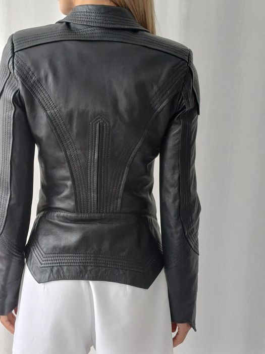 Классная Куртка кожаная чёрная на замке