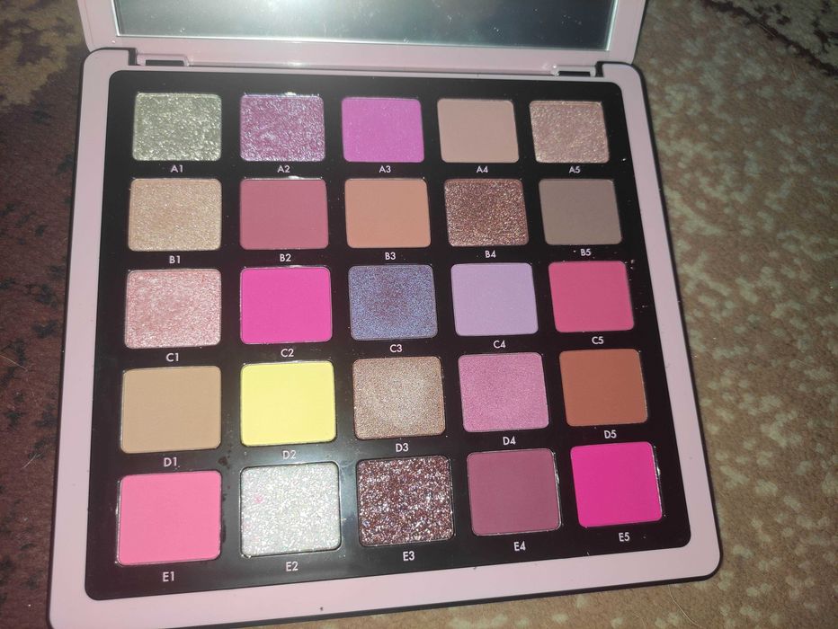 Paletka cieni do powiek Pro Pigment Palette vol 4 ABH Norvina