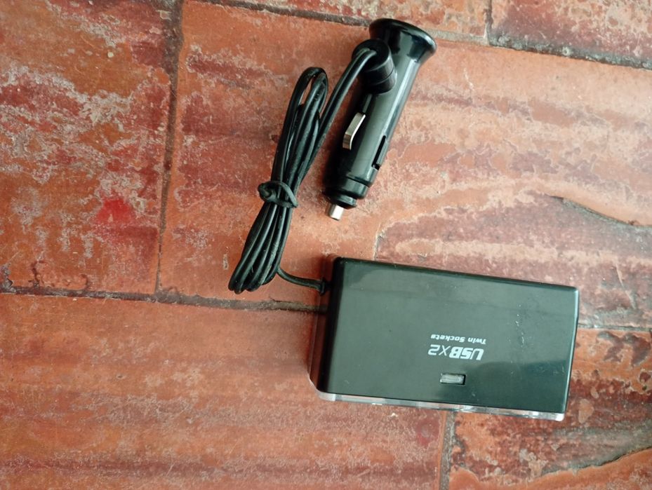 Carregador de Isqueiro Duplo + Usb