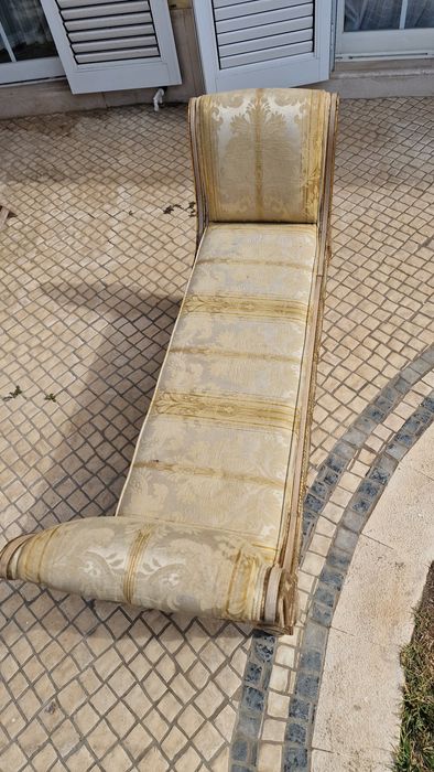 Canapé estilo Louis XVI.