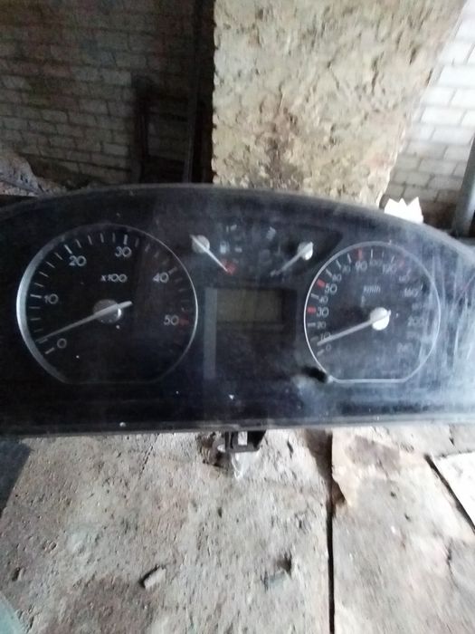 Продам приборную панель Рено Лагуна 1200 гривен торг уместен