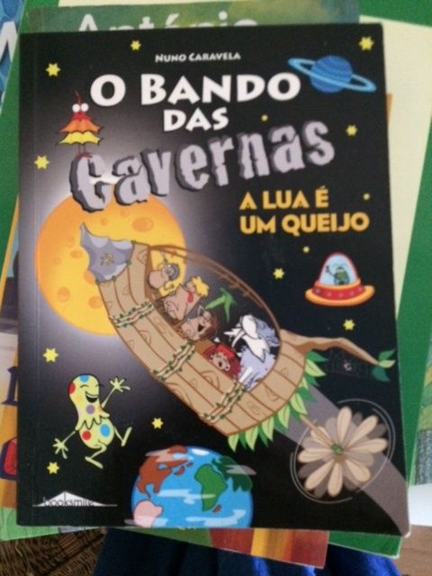 Livros diversos  para crianças/adolescentes