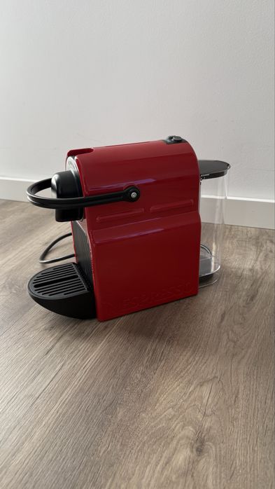 Máquina café Nespresso Inissia - Vermelha