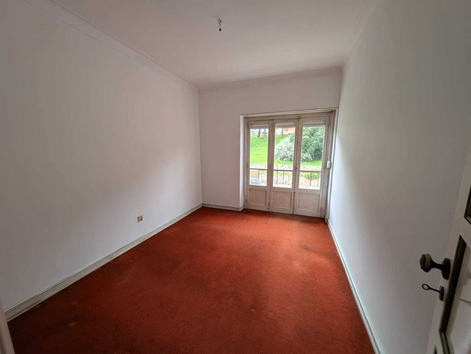 Apartamento T2 em Algés renovado cozinha semi-equipada