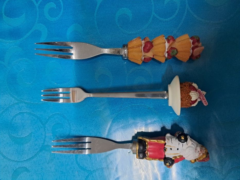 Conjunto colheres, garfos e facas decorativas