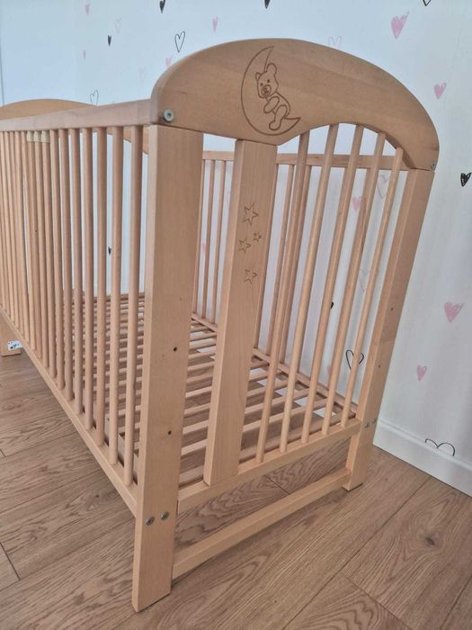 Drewniane łóżeczko dziecięce