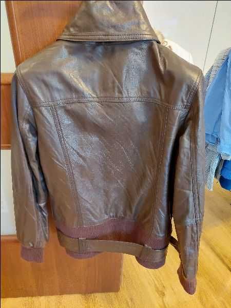 Sprzedam damską kurtkę ze skóry z paskiem