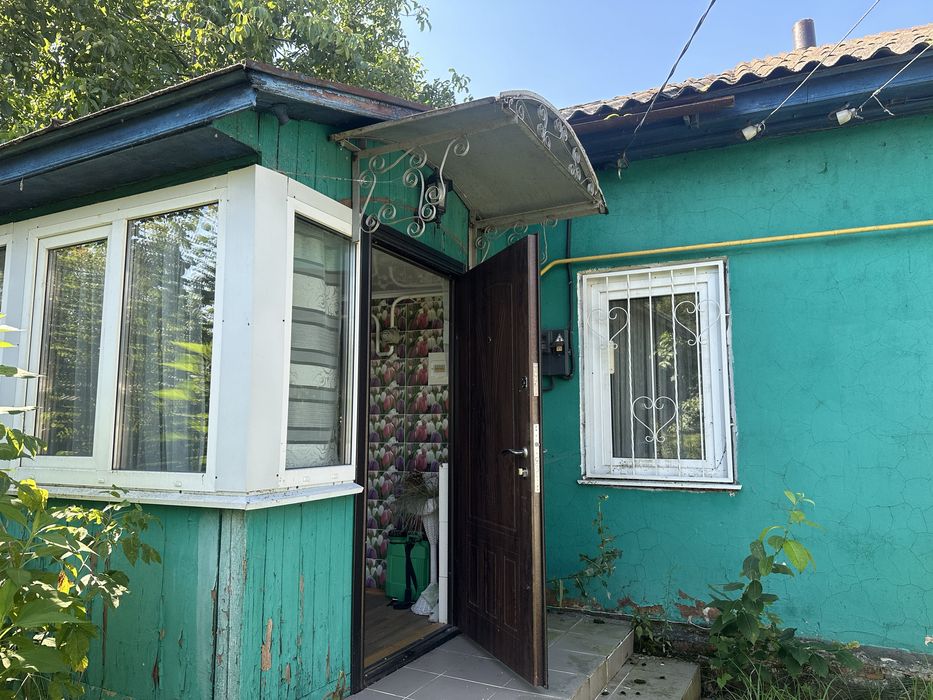 Продаж 1/2 частини будинку в с.Анисів з ремонтом та 7 сотками землі!