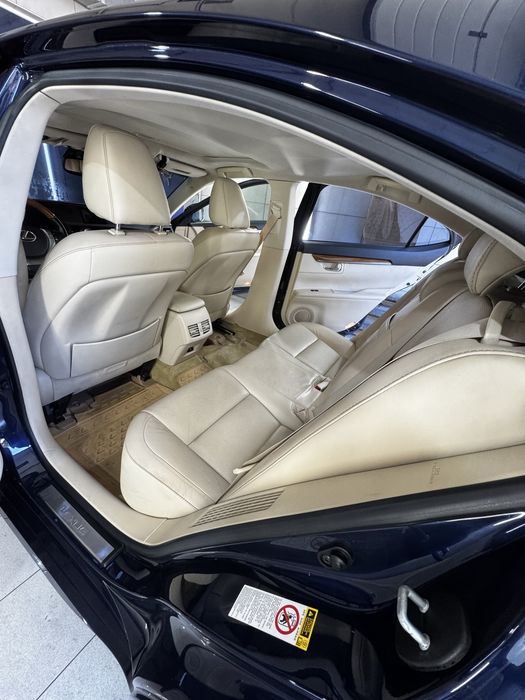 Продам  Lexus ES 300 H