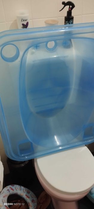 Banheira azul transparente bebé