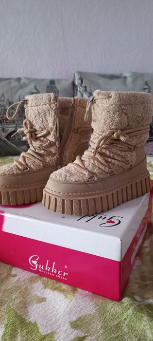 Зимові черевики на дівчинку, 550 грн.