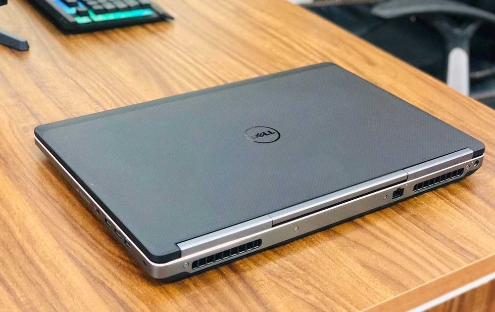 Ноутбук для ігор та роботи з графікой Dell Precision 7710 | 17.3" FHD ULTRA SHARP | i5 Quad | 16GB | SSD 128GB +1024Gb | Radeon R9 | Гарантія