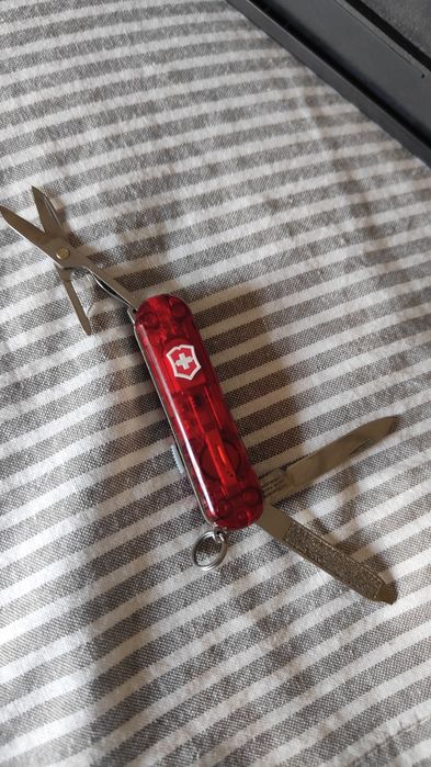 Canivete victorinox lite vermelho with led light