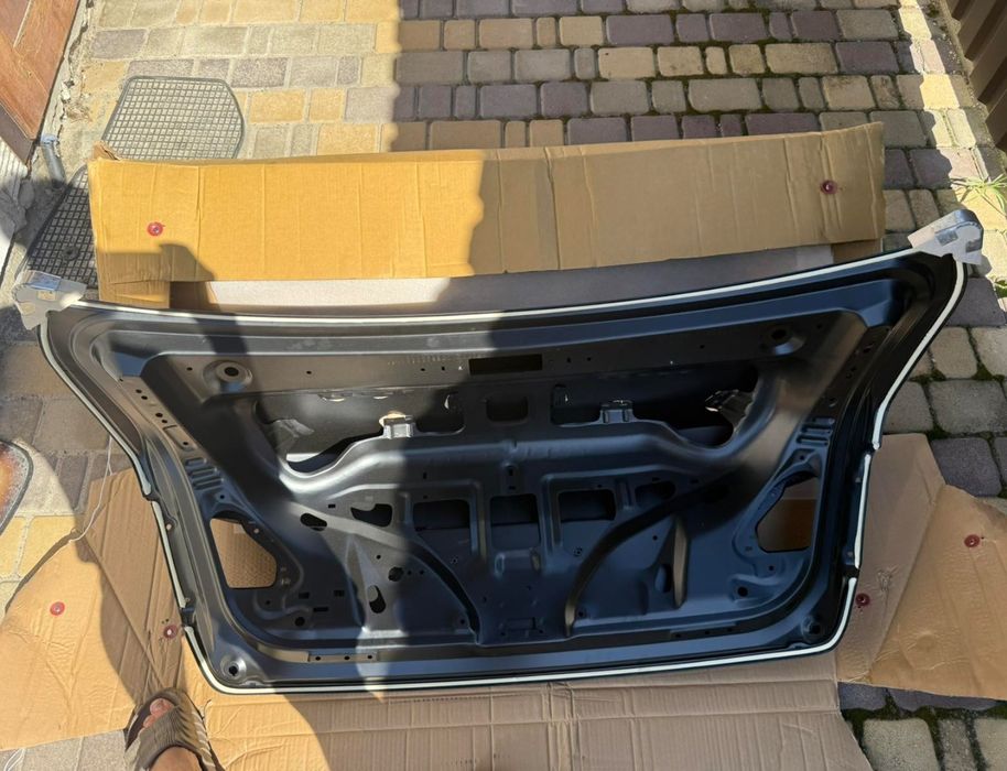 Крышка багажника Toyota Camry 70  Accord Hyundai accent Kia Rio Двери