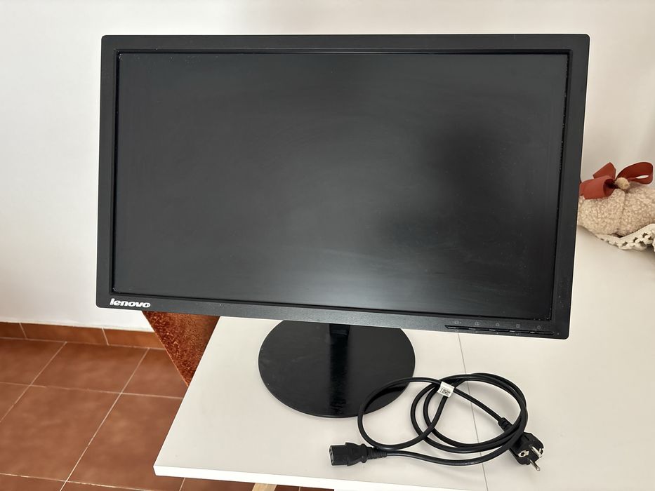 Monitor Lenovo ThinkVision 23” Full HD – T2324p