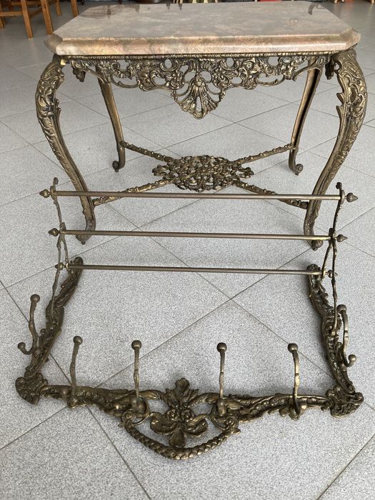 Conjunto em Bronze Mesa e Bengaleiro