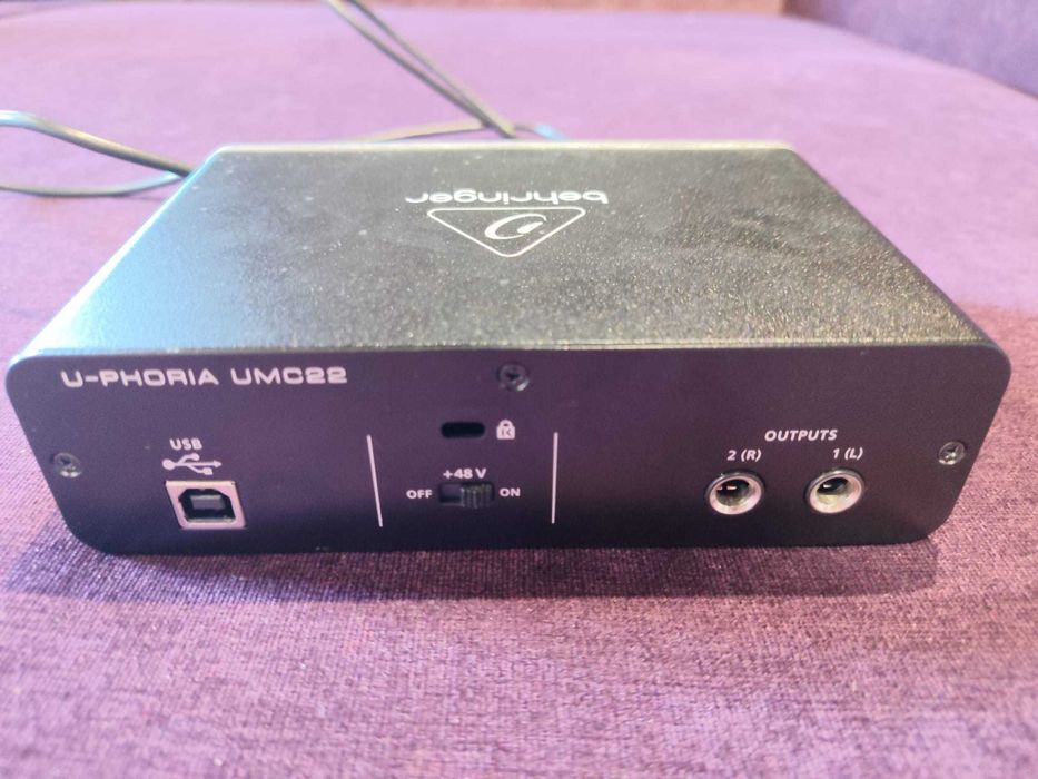 Interface de Áudio USB Behringer U-Phoria UMC22