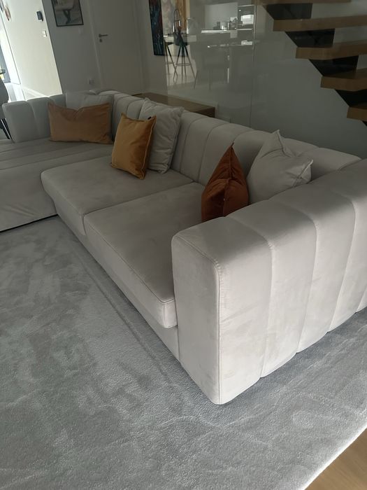 Sofá cor cinza claro