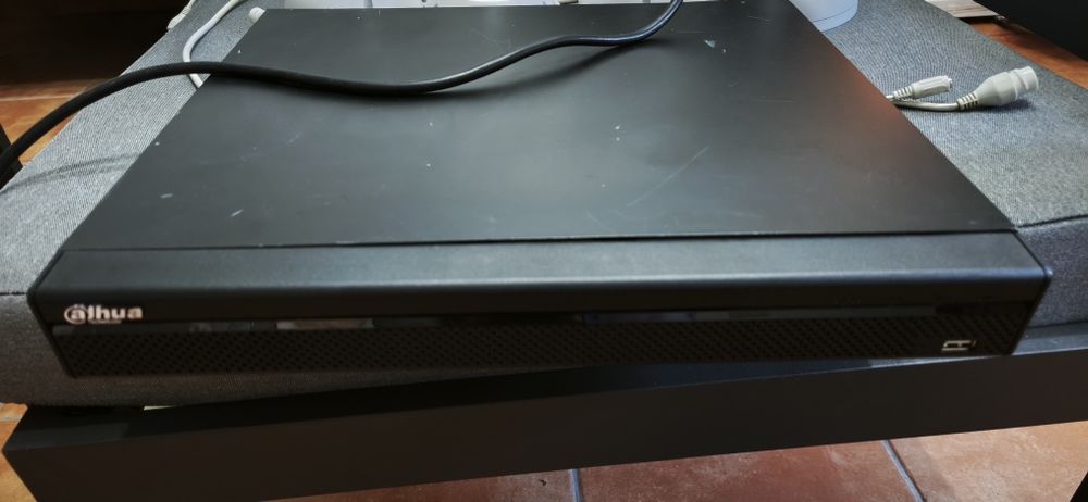 NVR POE dahua 16 canais com 8 câmaras varifocais e HDD 4TB