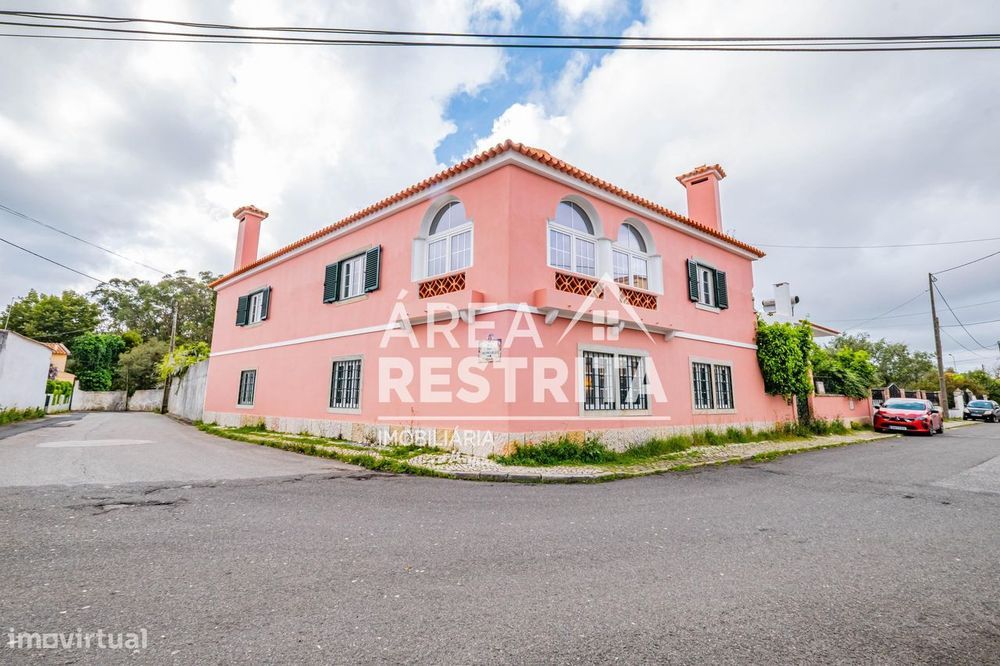 Moradia T7  na Abrunheira em Sintra, num lote de  1.700 m²