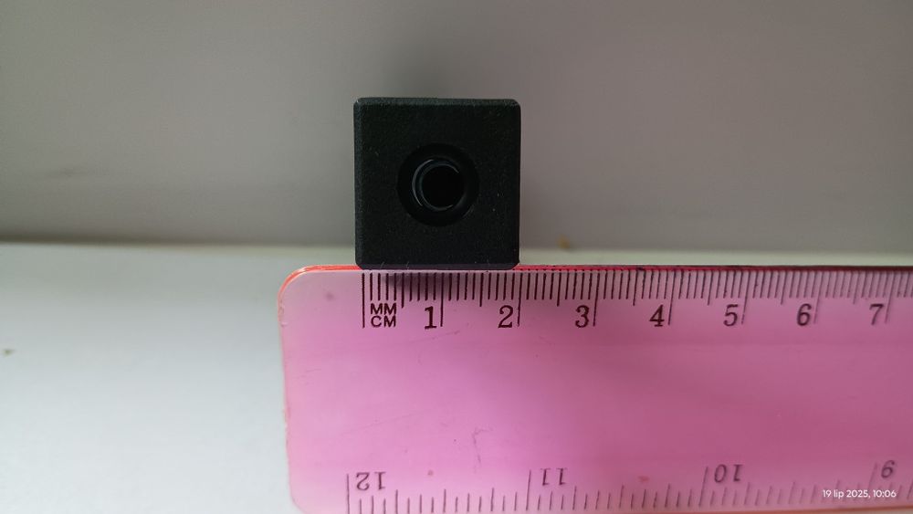 Uchwyt do drutu odgromowego