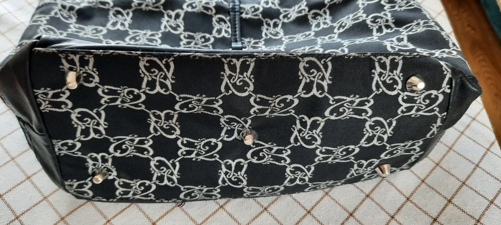 Torebka czarna na ramie