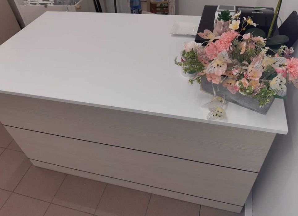 lada recepcja biała - możliwy transport