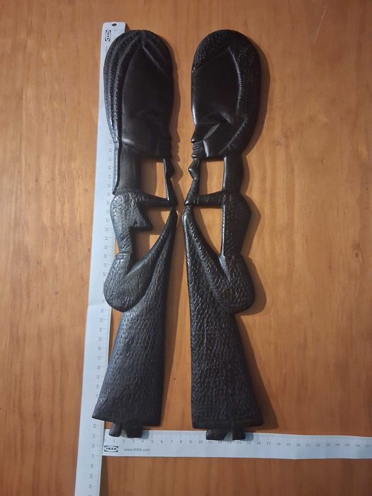 Estatuetas de parede, madeira maciça, pau preto.
