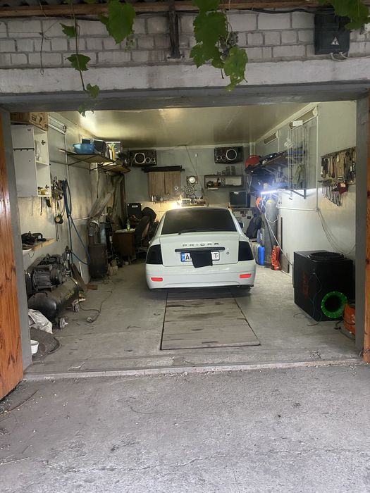 Продам гараж,ГК «Кристалл» Полякова 12