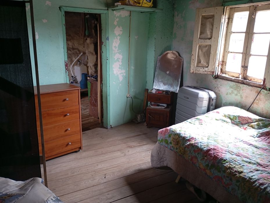 moradia com garagem e anexos 
Moradia  inserida num terreno amplo