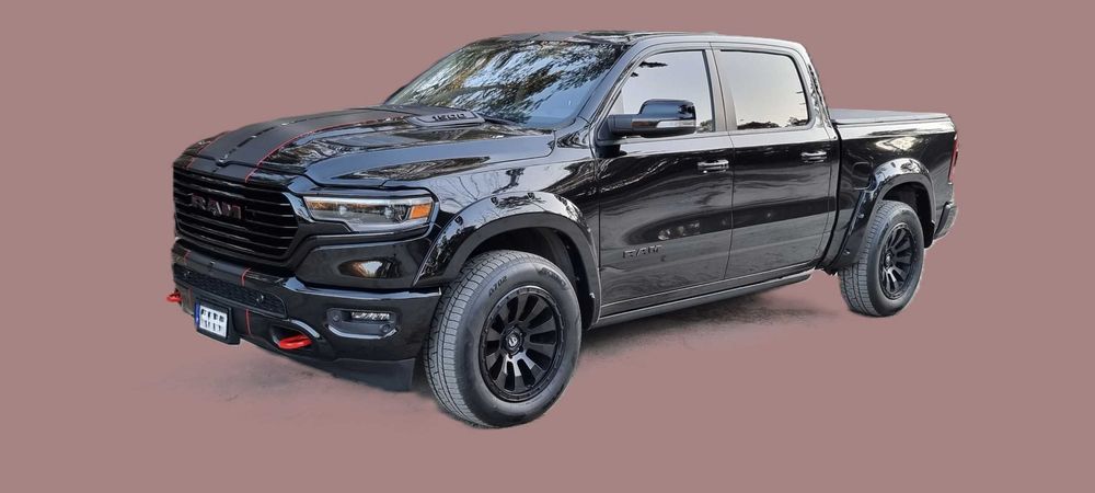 Wynajem RAM 1500 z kierowcą – śluby, uroczystości, transport VIP