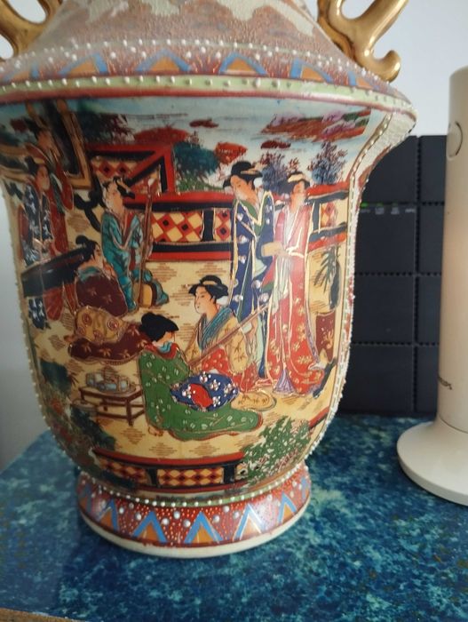 Jarras decorativas e candeeiros de Macau