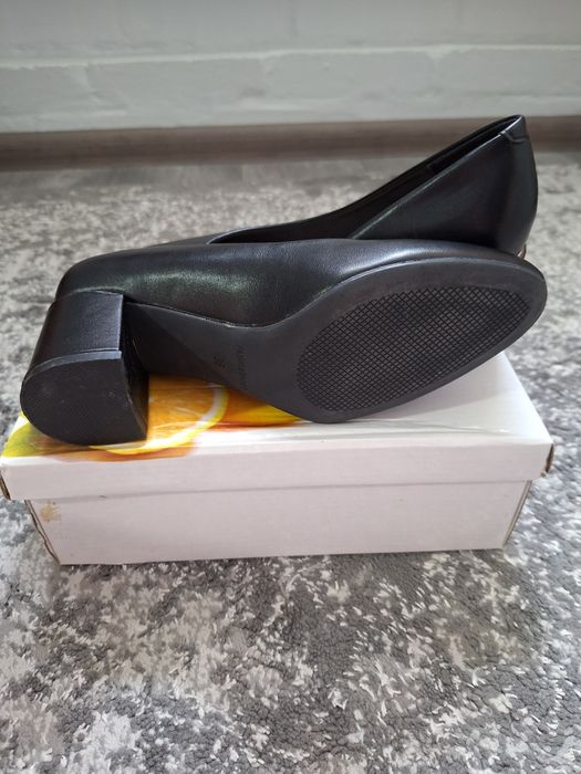 Туфлі на каблуку