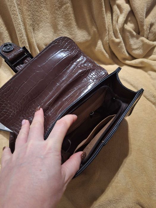 Brązowy kuferek marki MASST z tłoczeniem. Nowa.