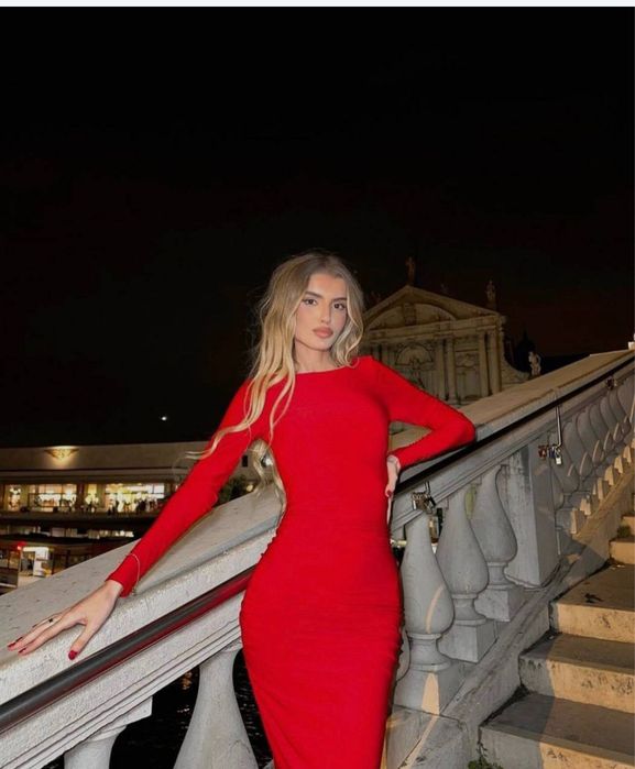 Продам шикарне,нове плаття ,з відкритою спинкою!