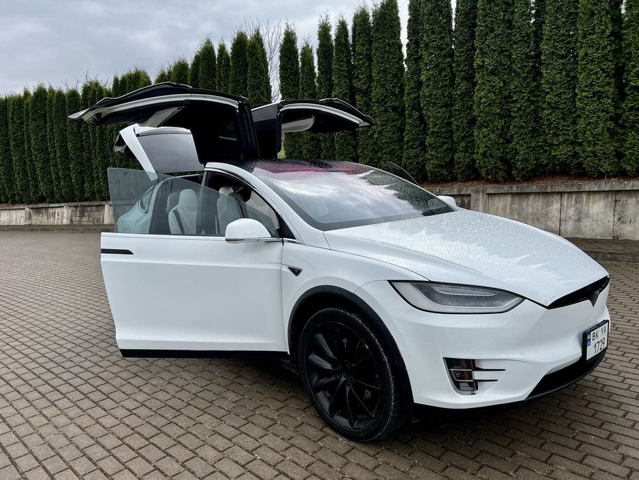 Tesla model X 90