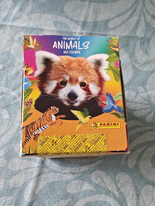 Caixa de cromos animais do mundo